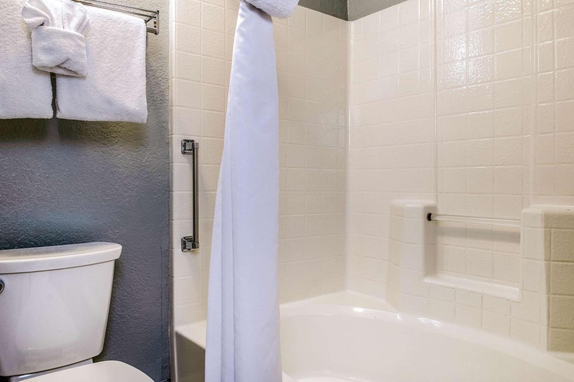 Clarion Hotel By Humboldt Bay Юрика Екстериор снимка